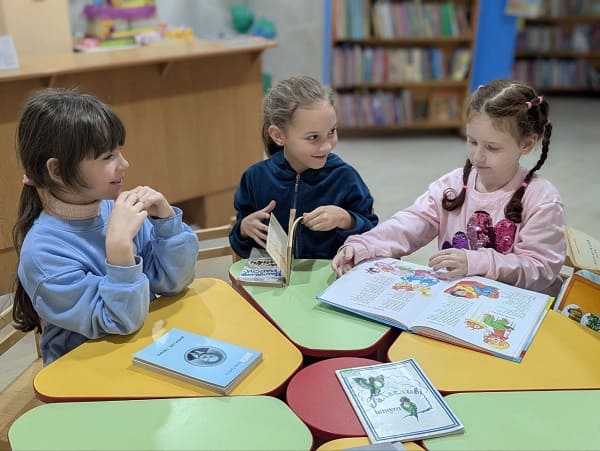 У дитячій бібліотеці згадували Володимира Грабоуса, поета-сатирика з Рівненщини (15.10.2025)