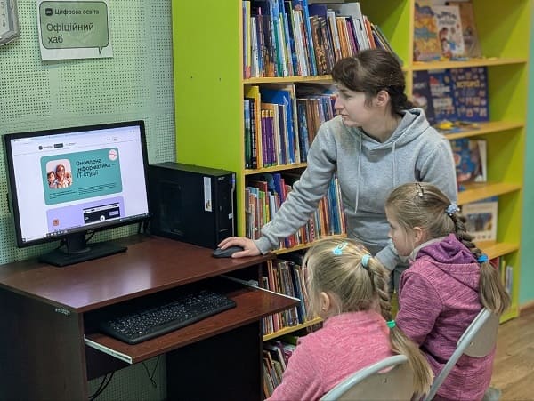 Бібліотекарі продовжують навчати сучасним цифровим навичкам (06.11.2025)