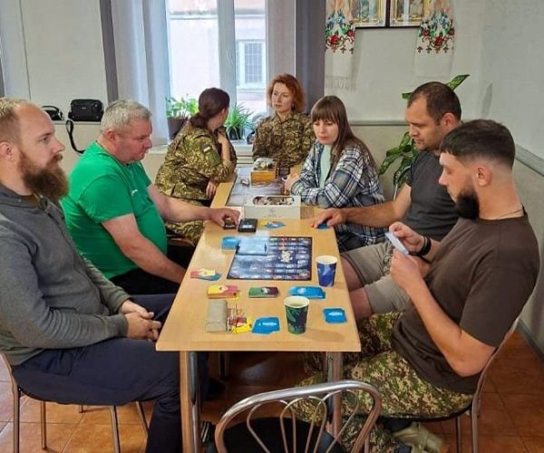 Обласна бібліотека для дітей проводить ігрові заняття для військових (07.10.2026)